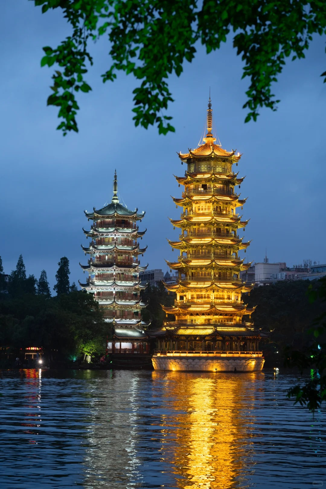 4-Day Guilin & Yangshuo Scenic Tour: Li River, Bamboo Rafting & Local Flavors