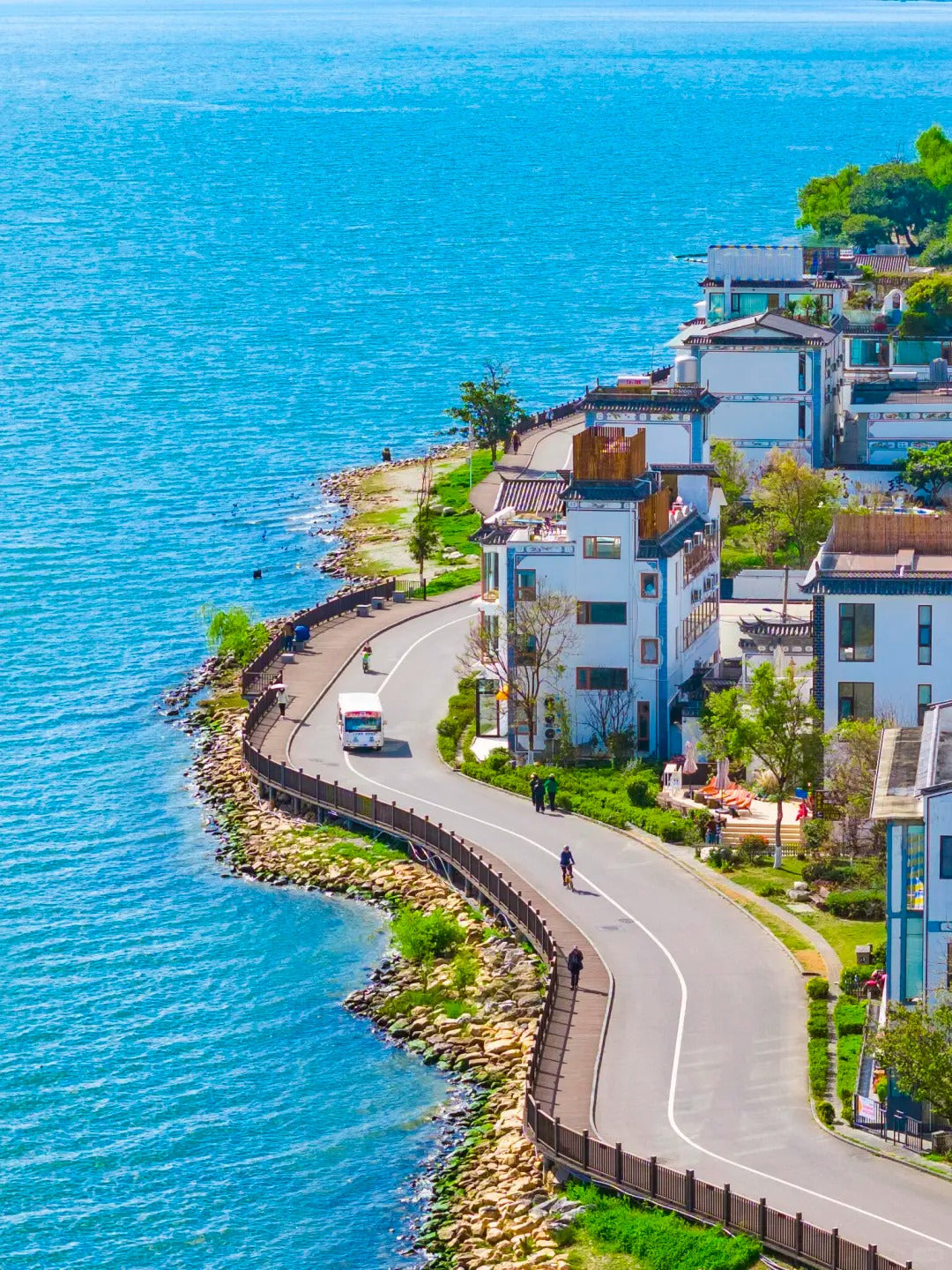 Yunnan in 10 Days: Kunming, Dali, Lijiang, Shangri-La & Lugu Lake